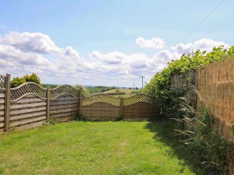 2 Bedroom In The Heart Of West Wales *