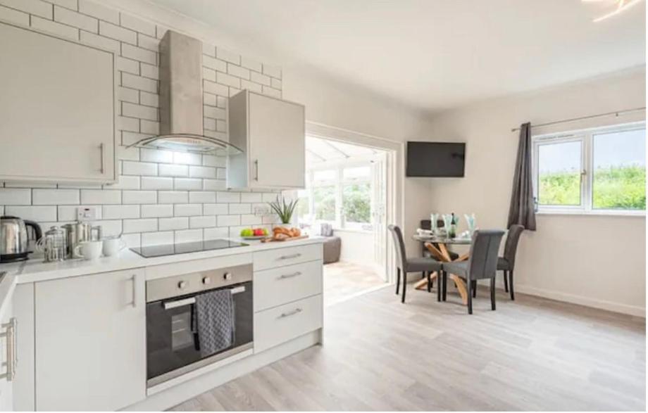 2 Bedroom In The Heart Of West Wales * St Clears